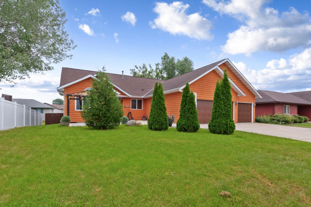 Photo of 1905 Prairie Lane NE, Owatonna, MN 55060 (MLS # 7129956)