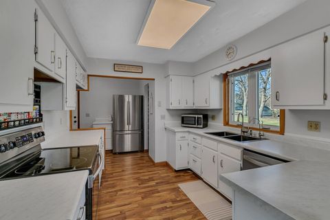 Photo of 330 8th Street E, Hector, MN 55342 (MLS # 6702852)