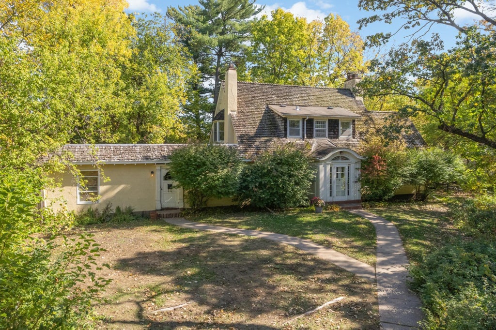 Photo of 10 Benhill Road RD, Saint Paul, MN 55105 (MLS # 7156751)