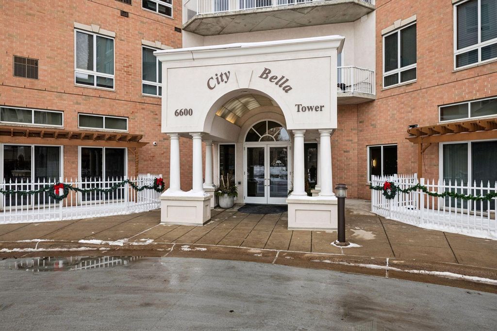 Photo of 6600 Lyndale Avenue S #400, Richfield, MN 55423 (MLS # 7001346)