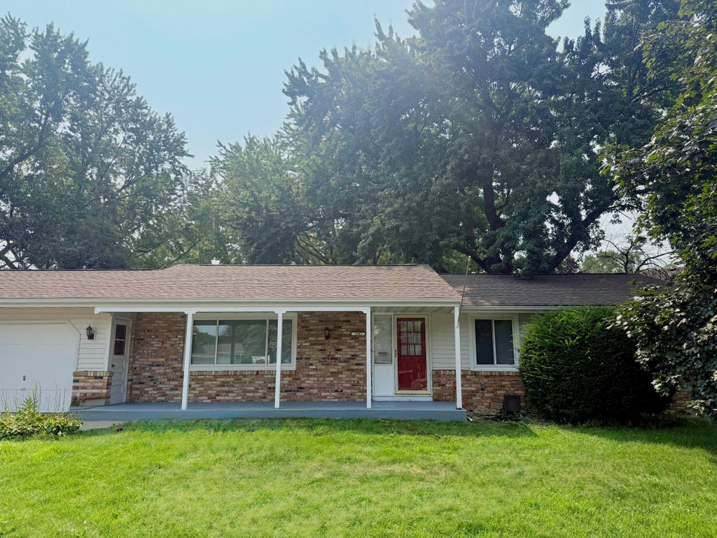 Photo of 1801 River Hills Drive, Burnsville, MN 55337 (MLS # 7124350)
