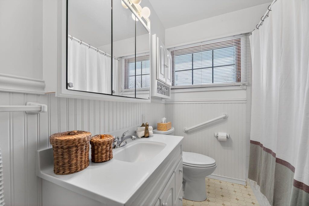 Photo of 10318 York Lane, Bloomington, MN 55431 (MLS # 7001516)