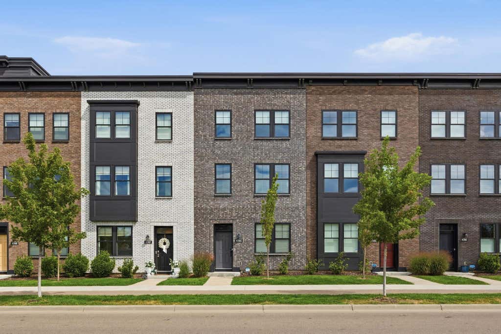 Photo of 870 Mount Curve Boulevard #G, Saint Paul, MN 55116 (MLS # 7133513)
