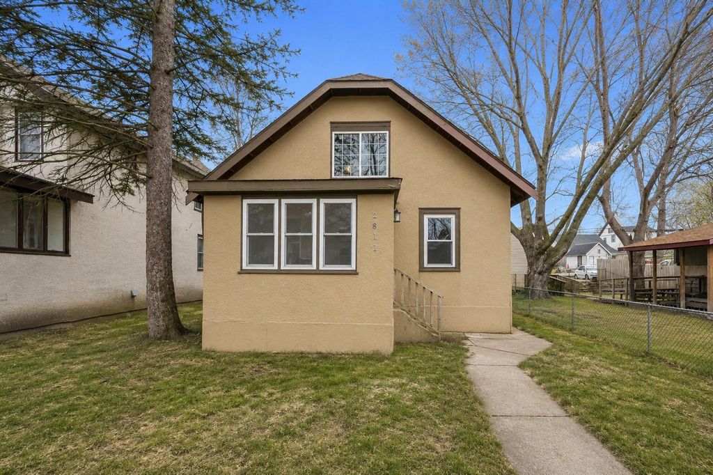 Photo of 2811 Dupont Avenue N, Minneapolis, MN 55411 (MLS # 7095738)