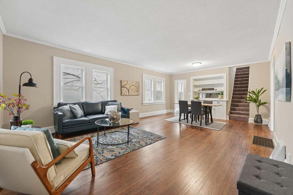 Photo of 2811 Dupont Avenue N, Minneapolis, MN 55411 (MLS # 7095738)