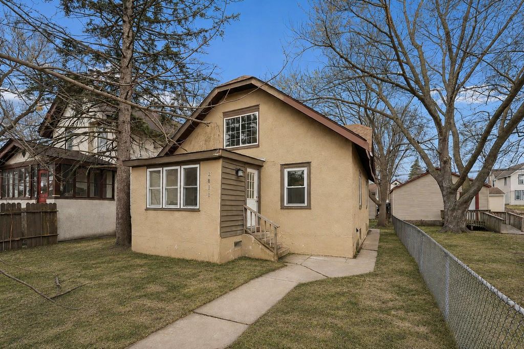 Photo of 2811 Dupont Avenue N, Minneapolis, MN 55411 (MLS # 7095738)