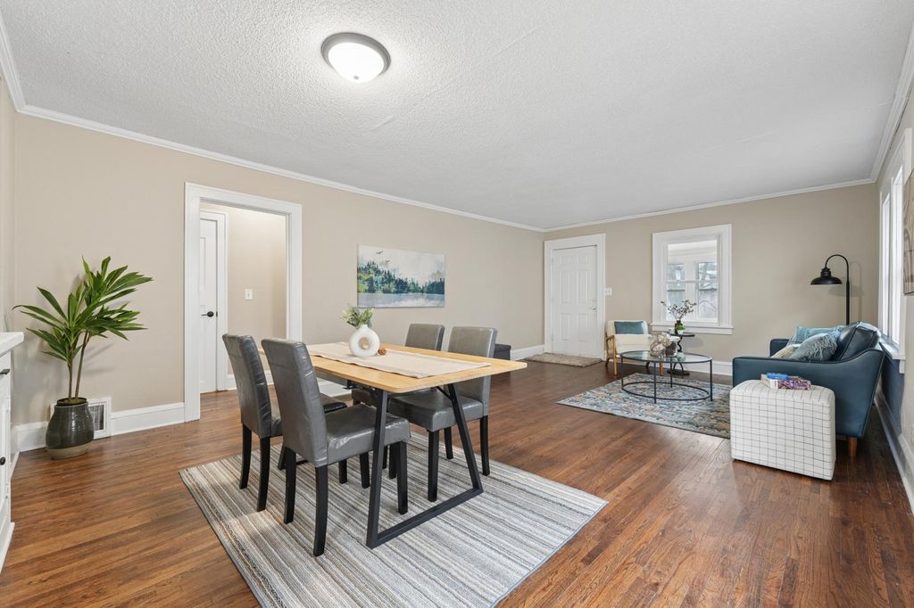 Photo of 2811 Dupont Avenue N, Minneapolis, MN 55411 (MLS # 7095738)