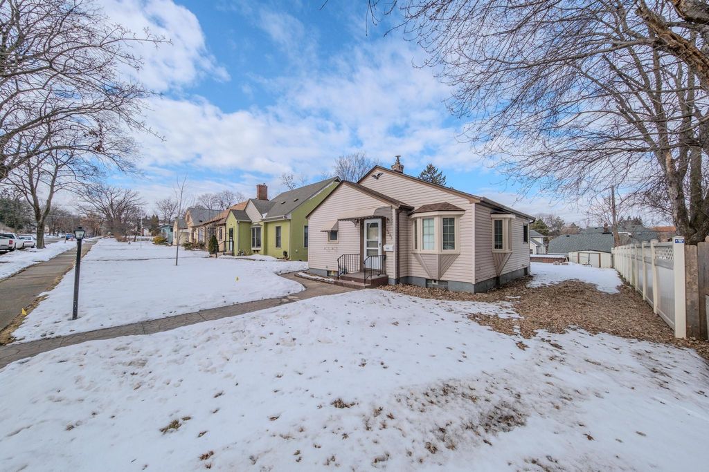 Photo of 1223 Mclean Avenue, Saint Paul, MN 55106 (MLS # 7024099)