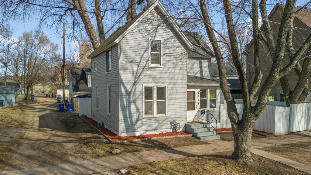 Photo of 558 Osceola Avenue S, Saint Paul, MN 55102 (MLS # 7046040)