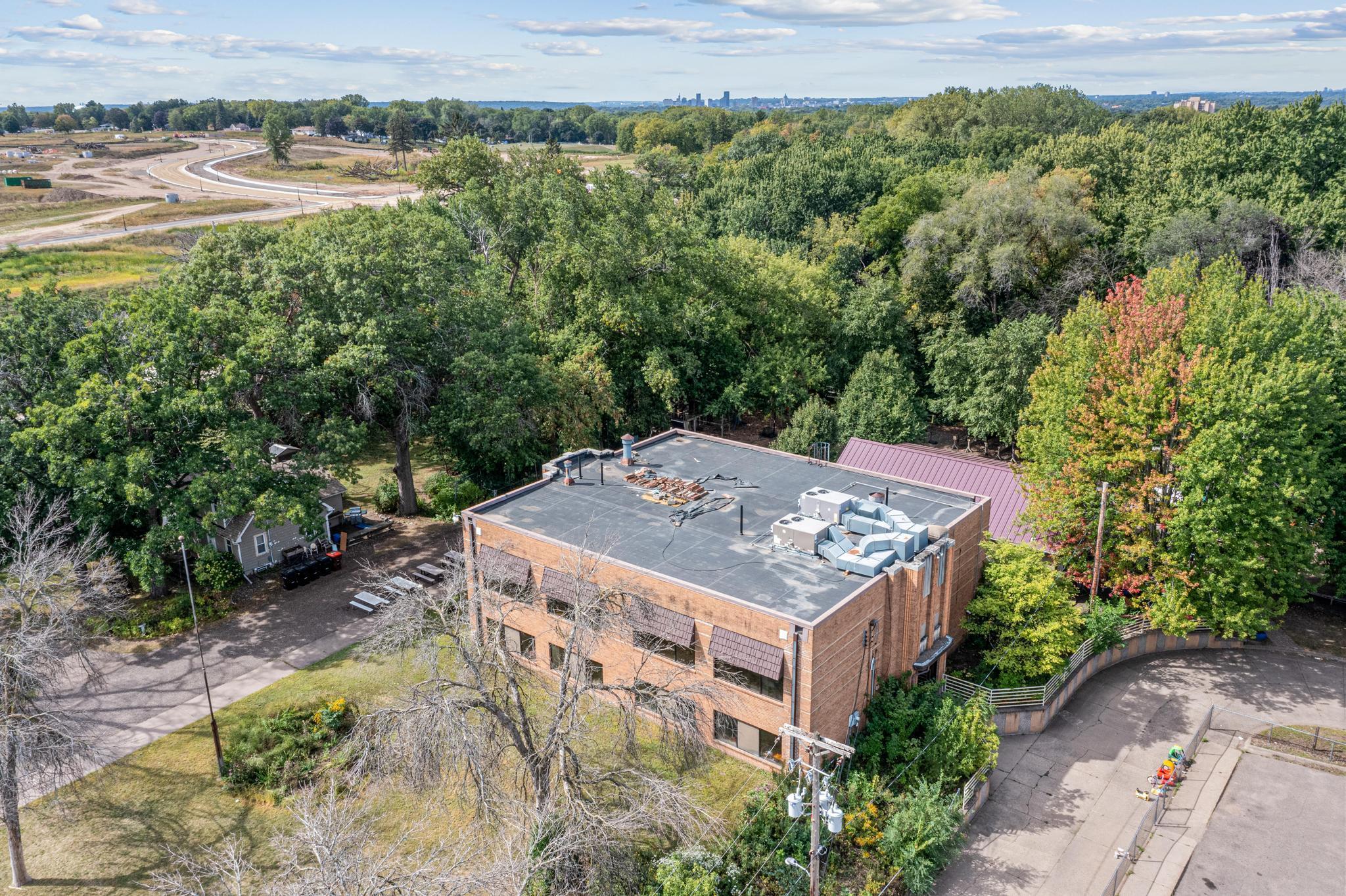 1709/1695 Mcknight Road N