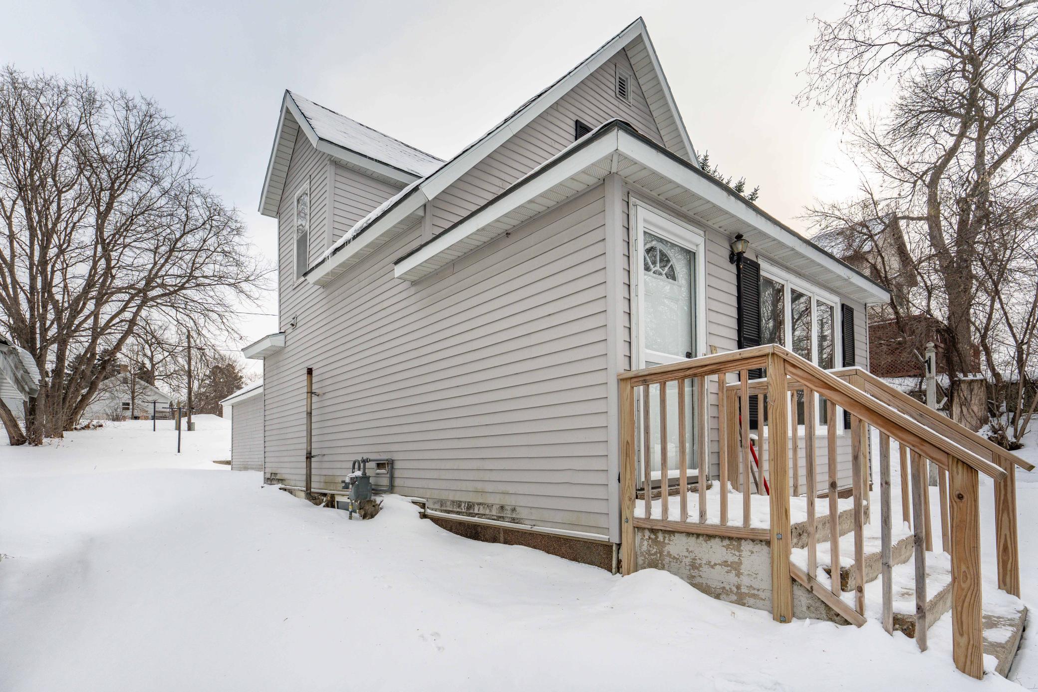 313 3rd Street SE