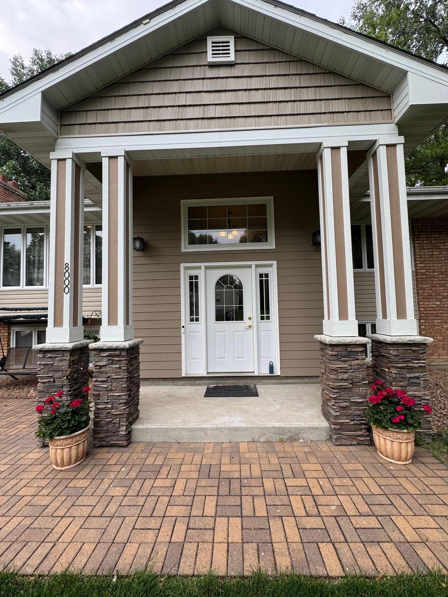 8000 Winnetka Heights Drive