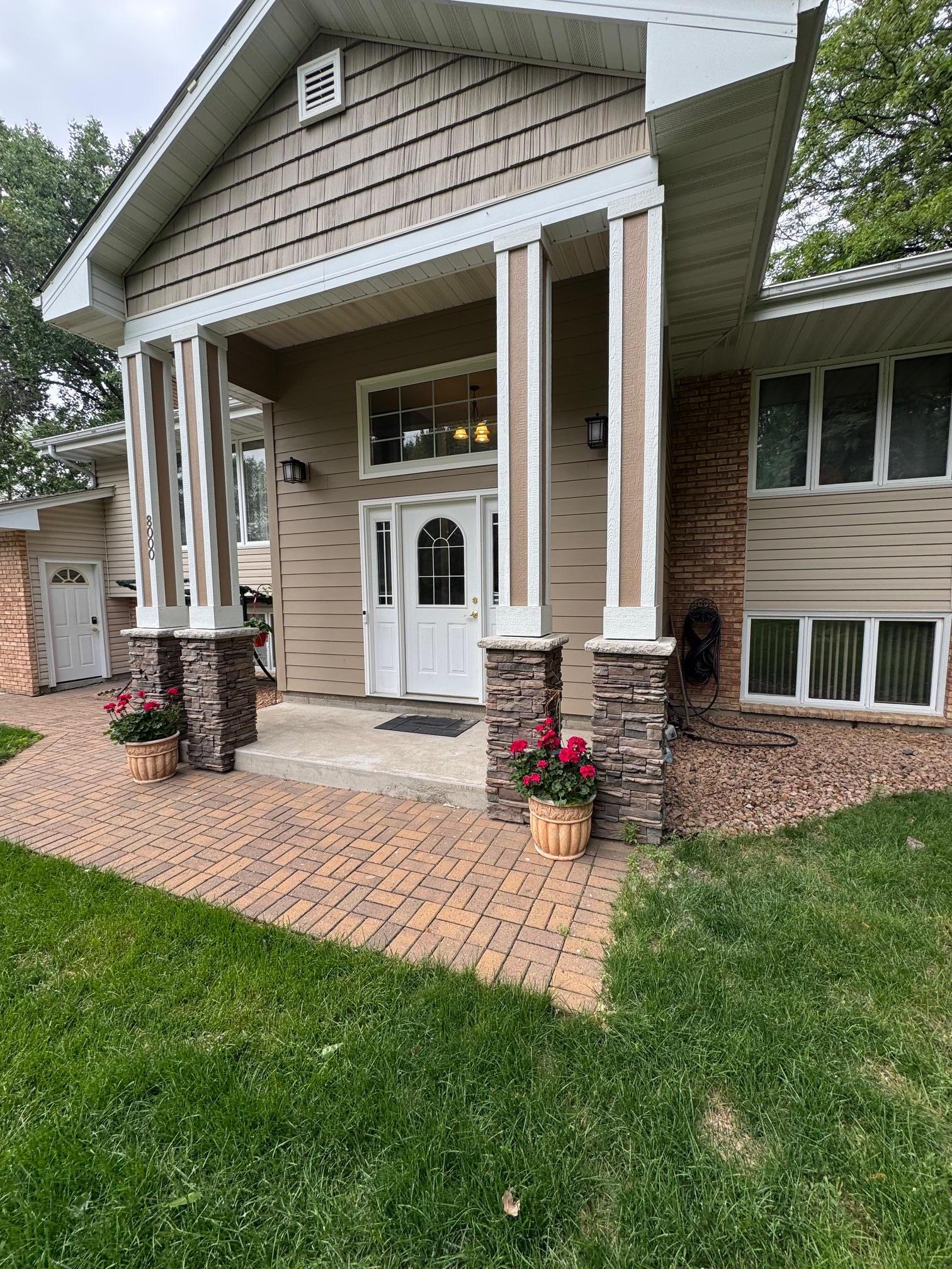 8000 Winnetka Heights Drive