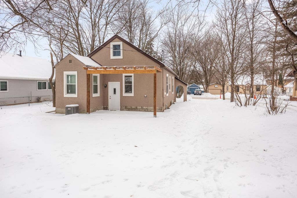 Photo of 4158 Zane Avenue N, Robbinsdale, MN 55422 (MLS # 7025352)