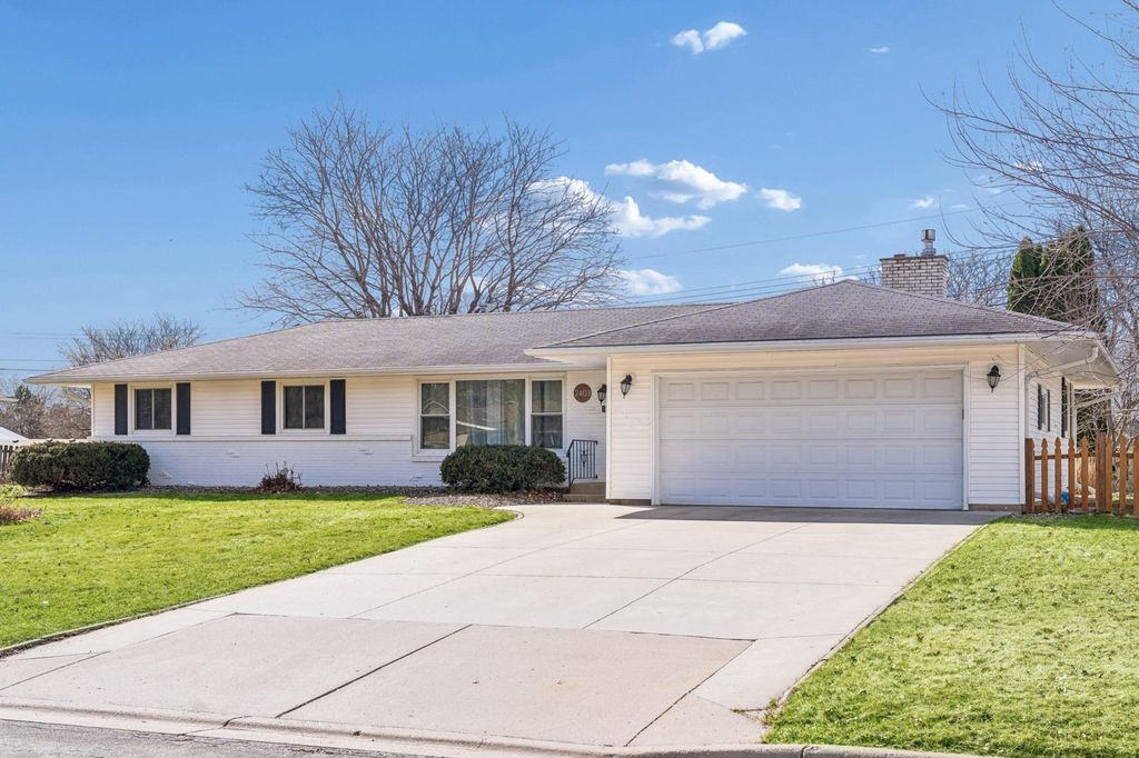 Photo of 2403 Inca Lane, New Brighton, MN 55112 (MLS # 6797818)