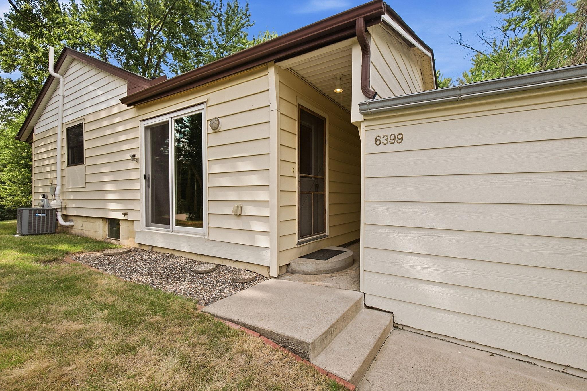 6399 Lake Sarah Heights Drive