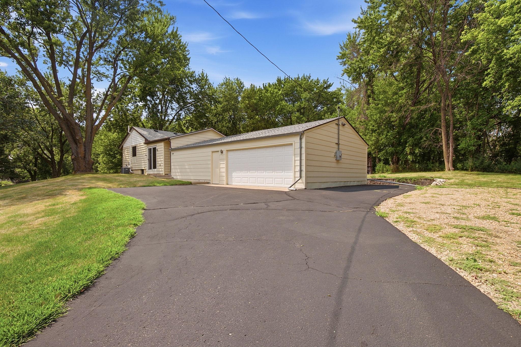 6399 Lake Sarah Heights Drive