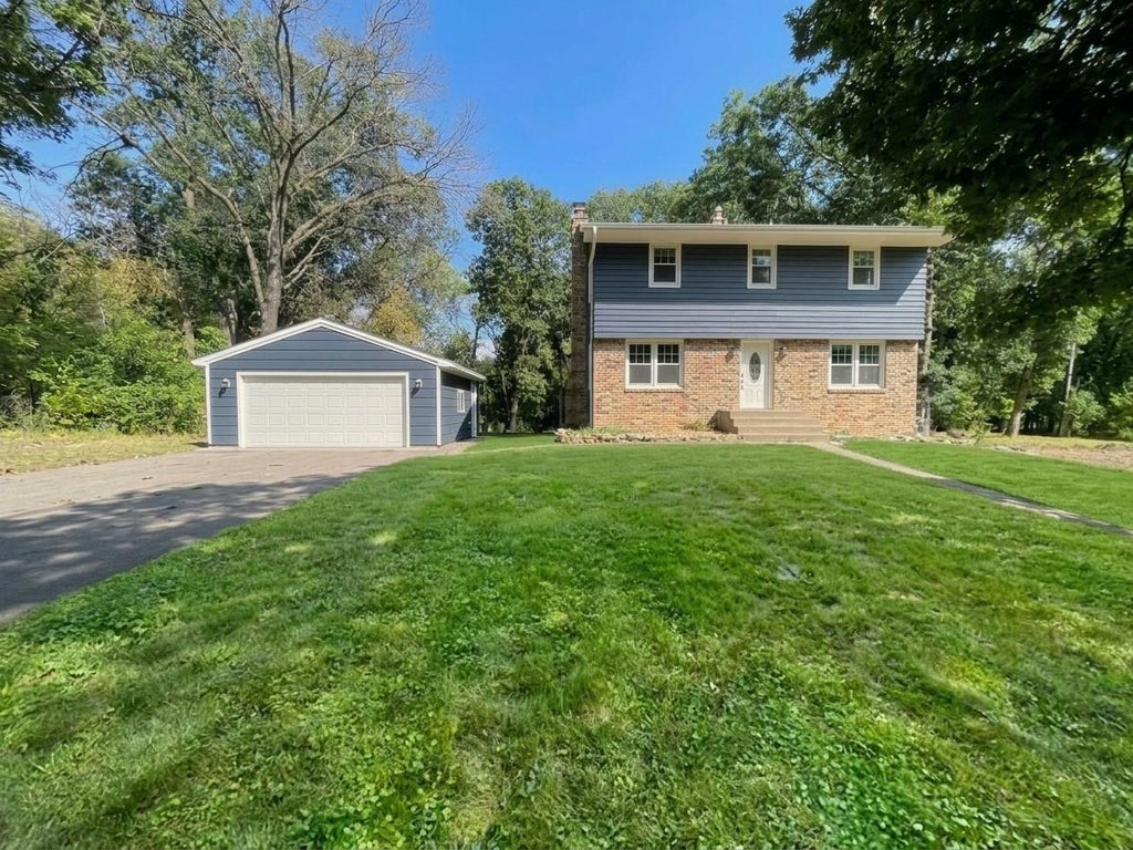 Photo of 928 Griffin Avenue, Mahtomedi, MN 55115 (MLS # 7141200)