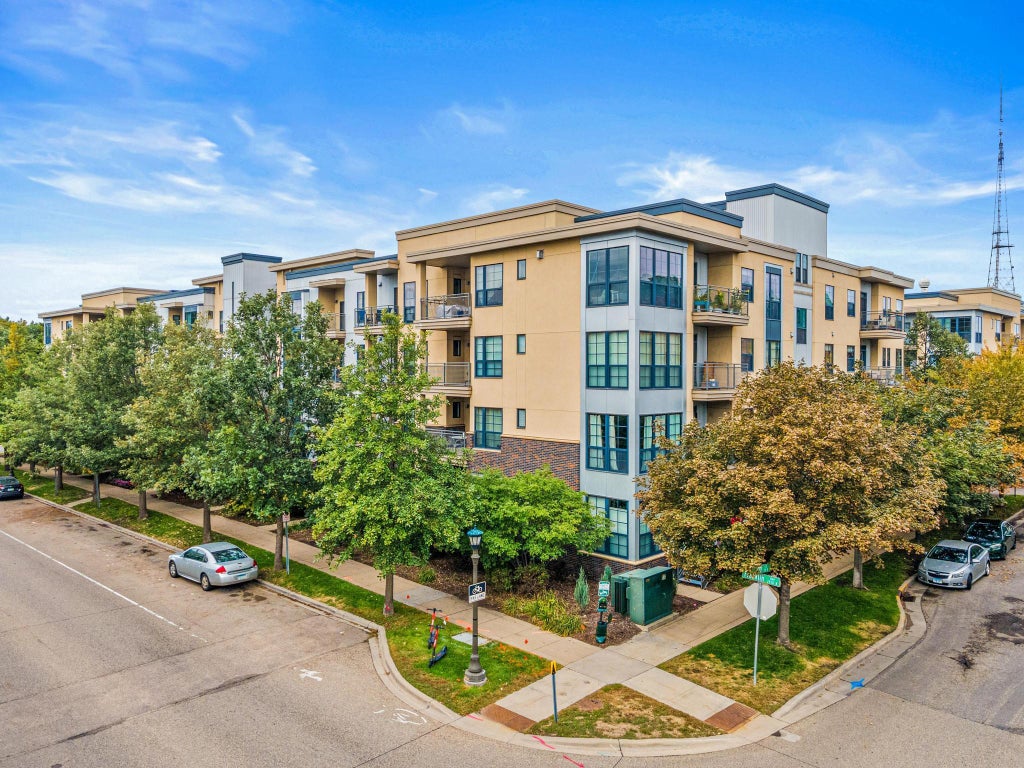 Photo of 2565 Franklin Avenue #307, Saint Paul, MN 55114 (MLS # 7150166)