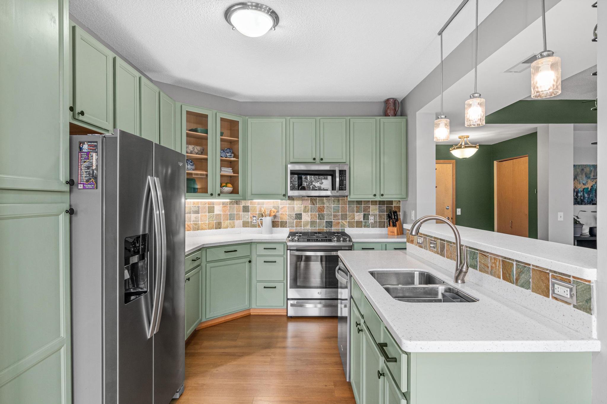 2565 Franklin Avenue 307