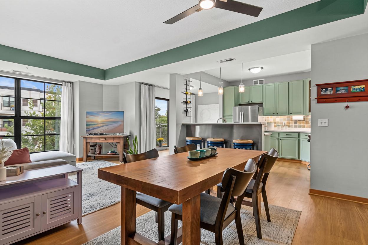 2565 Franklin Avenue 307