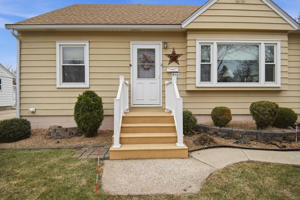 Photo of 803 18th Street SW, Austin, MN 55912 (MLS # 7042314)