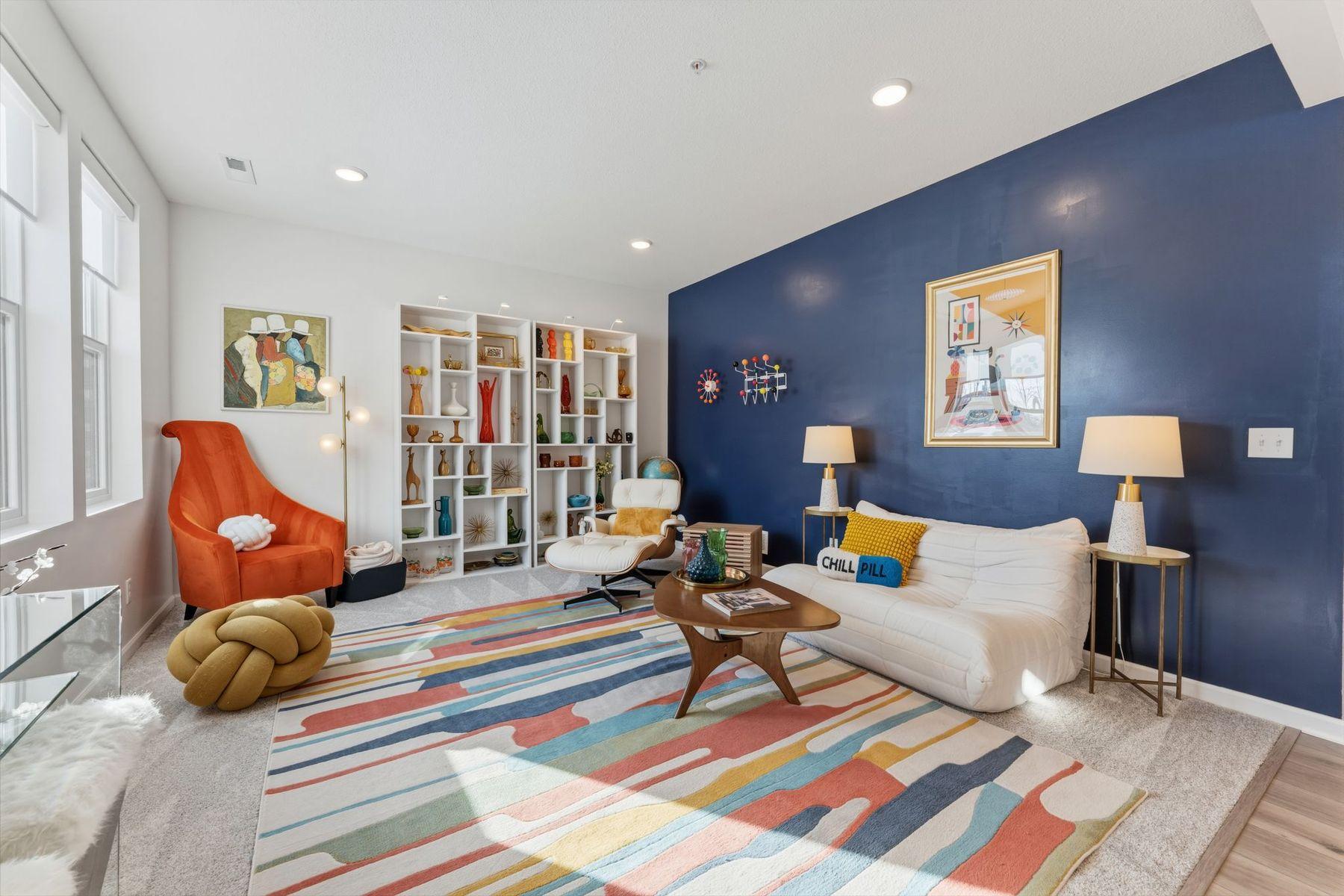 879 Woodlawn Avenue B