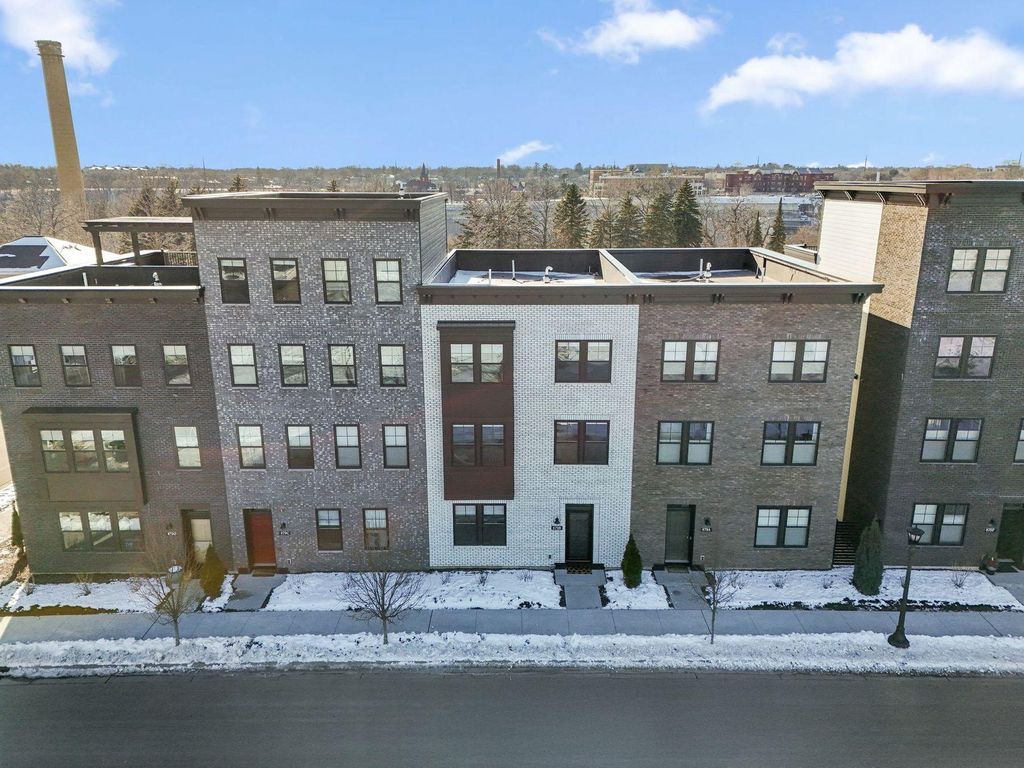 Photo of 879 Woodlawn Avenue #B, Saint Paul, MN 55116 (MLS # 7014620)