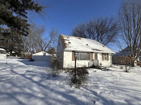 121 Roselawn Avenue E Maplewood MN 55117