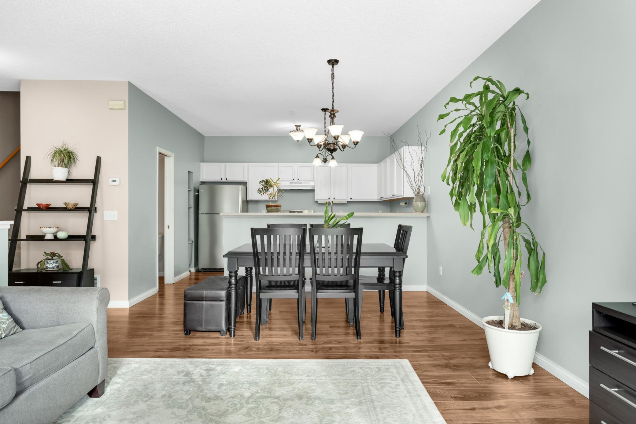 430 Willoughby Way W