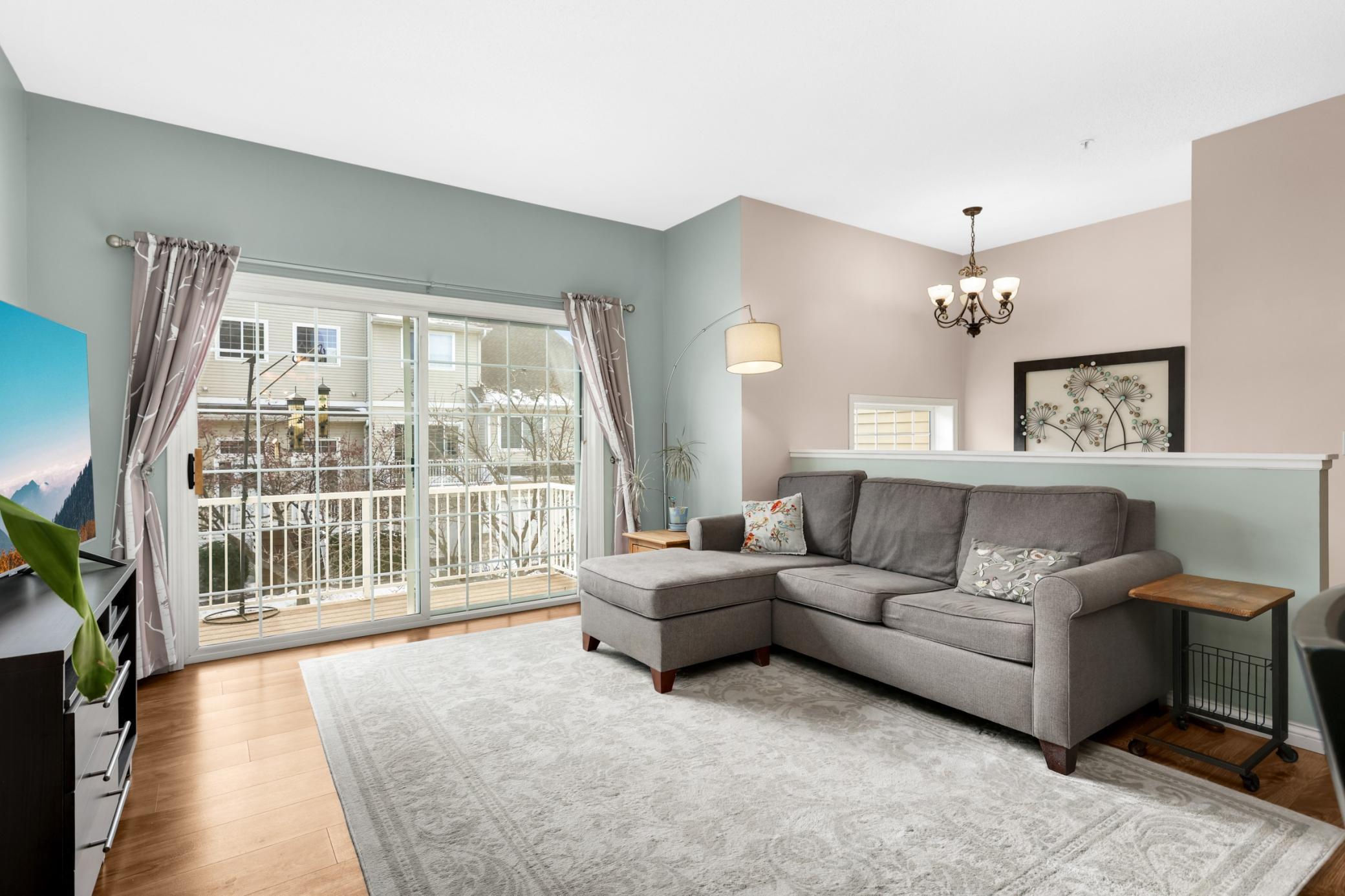 430 Willoughby Way W