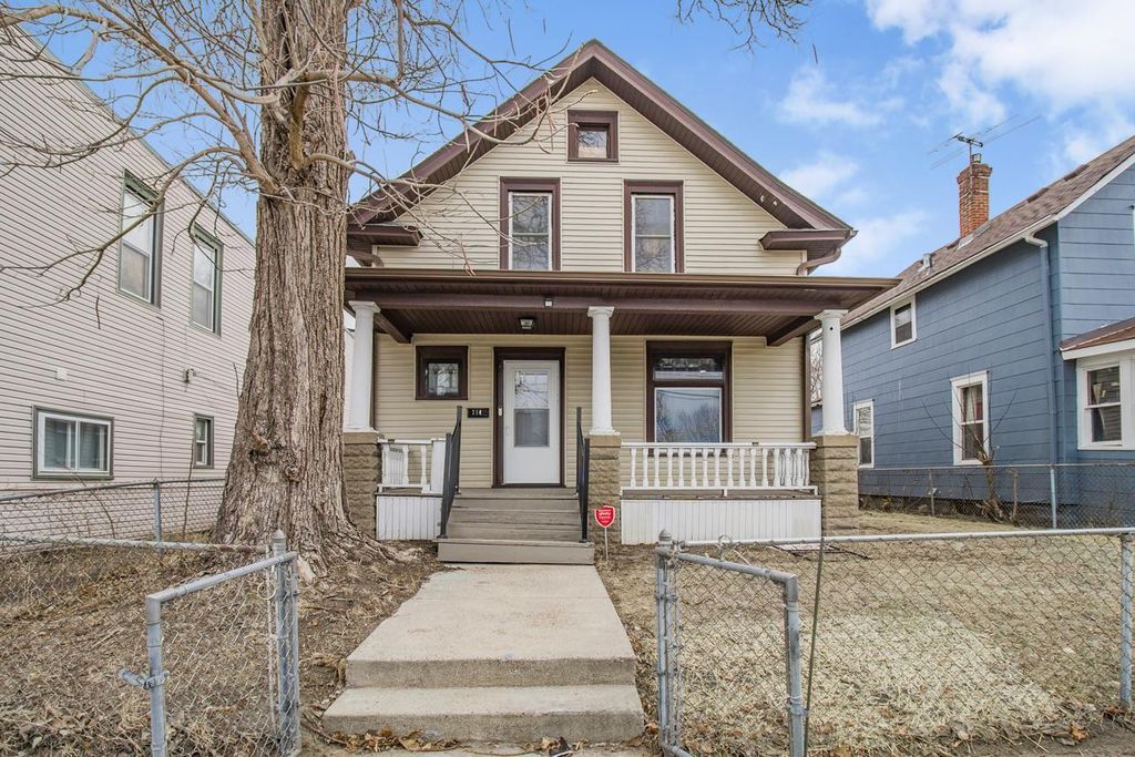 Photo of 714 Western Avenue N, Saint Paul, MN 55103 (MLS # 7039807)