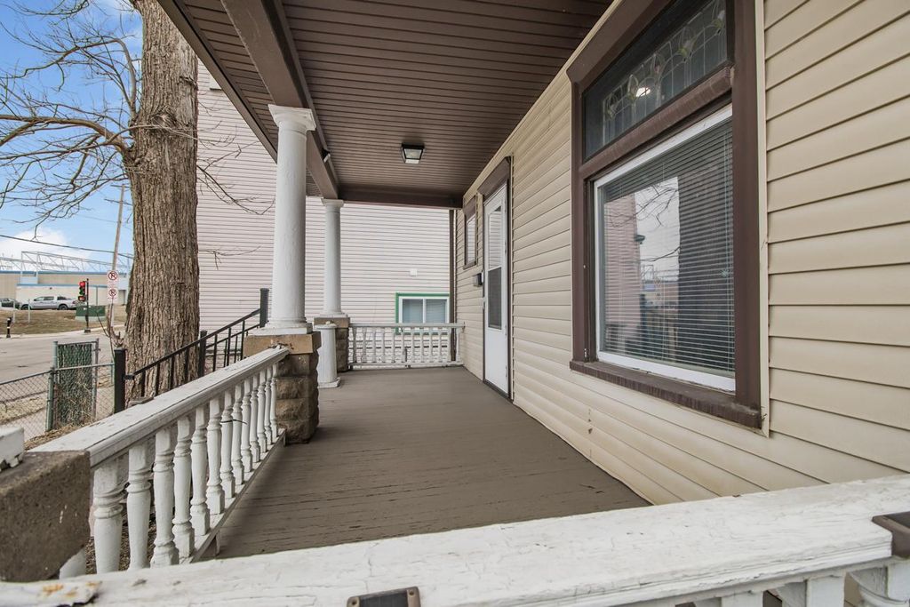 Photo of 714 Western Avenue N, Saint Paul, MN 55103 (MLS # 7039807)