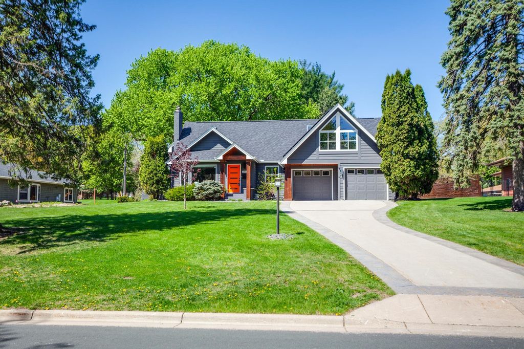 Photo of 1431 Spring Valley Road, Golden Valley, MN 55422 (MLS # 7049566)