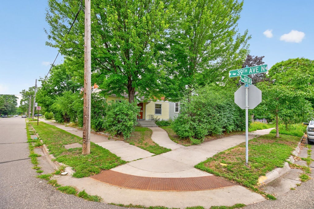 Photo of 3901 Quail Avenue N, Robbinsdale, MN 55422 (MLS # 7124103)