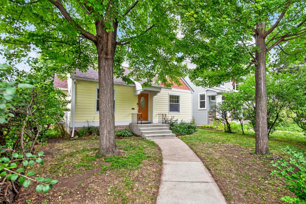 Photo of 3901 Quail Avenue N, Robbinsdale, MN 55422 (MLS # 7124103)