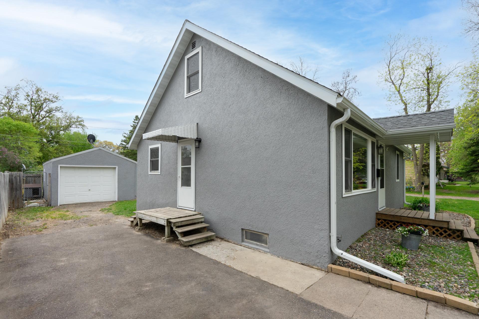 920 11th Avenue NE