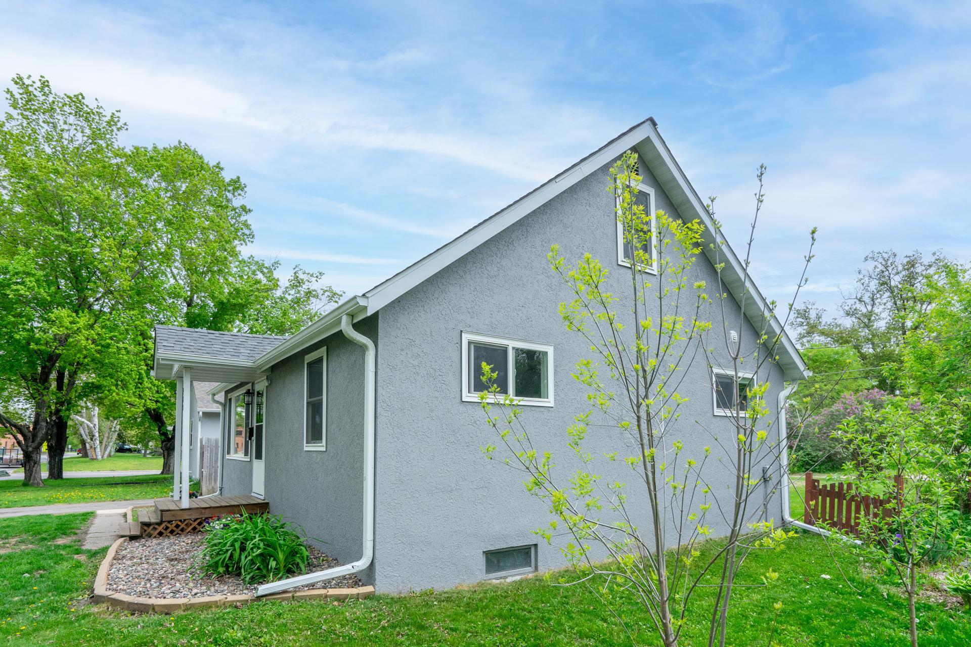 920 11th Avenue NE