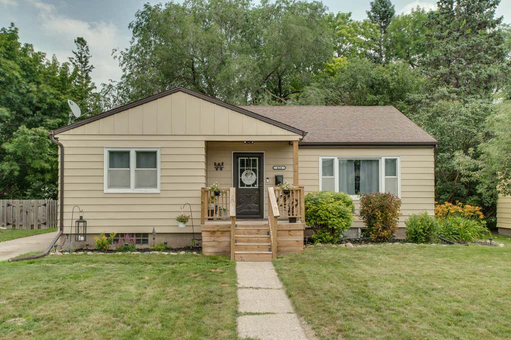 Photo of 424 15th Street S, Moorhead, MN 56560 (MLS # 7105784)