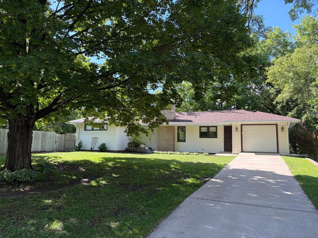 Photo of 9635 26th Avenue N, Plymouth, MN 55441 (MLS # 7062370)