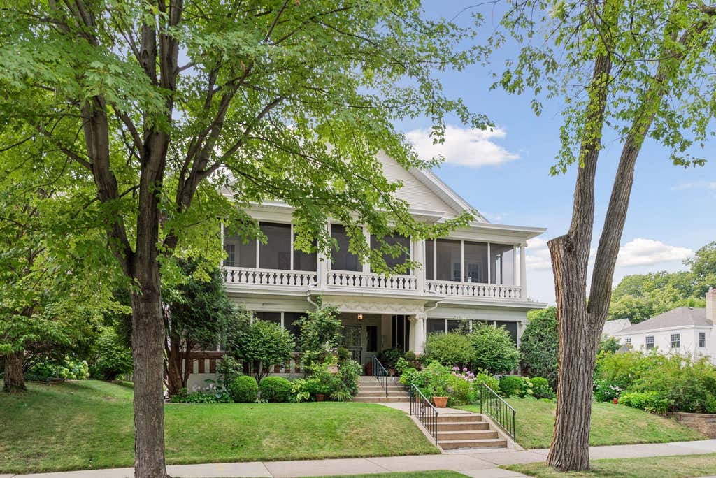 Photo of 1766 Girard Avenue S #3, Minneapolis, MN 55403 (MLS # 7120399)