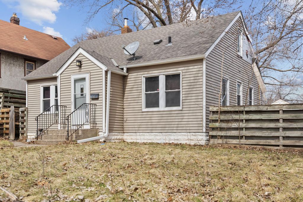 Photo of 1041 6th Street E, Saint Paul, MN 55106 (MLS # 7049353)