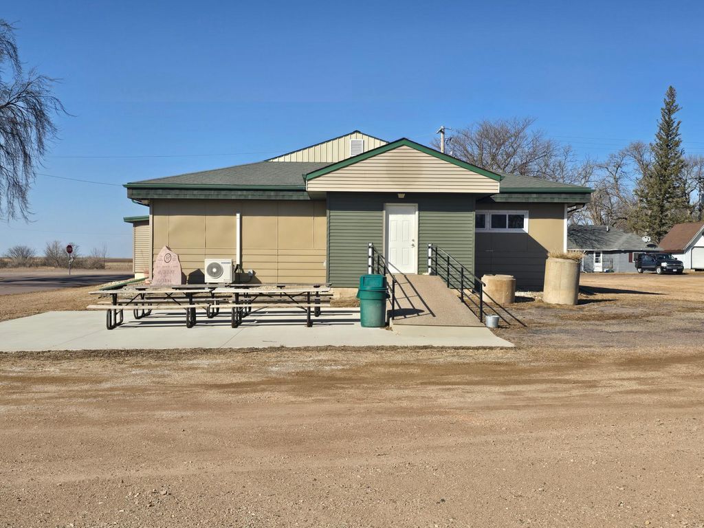 Photo of 102 Waldo Avenue S, Pipestone, MN 56164 (MLS # 7033856)