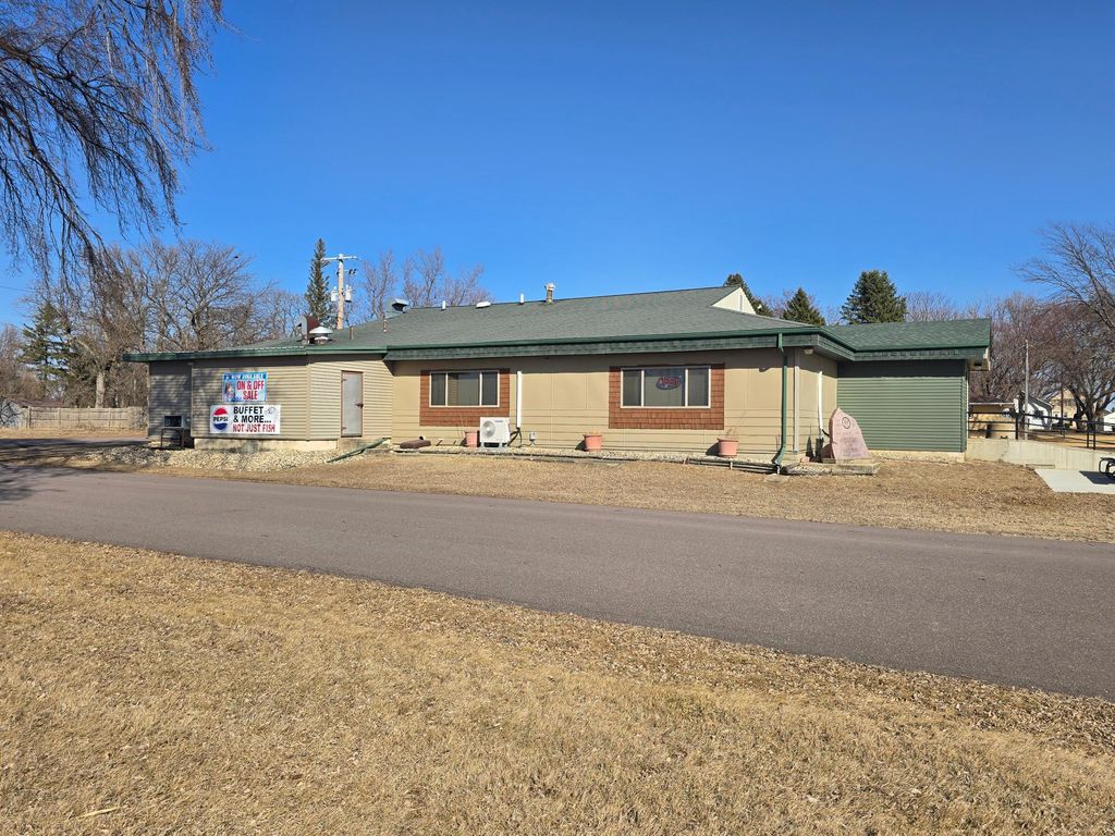 Photo of 102 Waldo Avenue S, Pipestone, MN 56164 (MLS # 7033856)