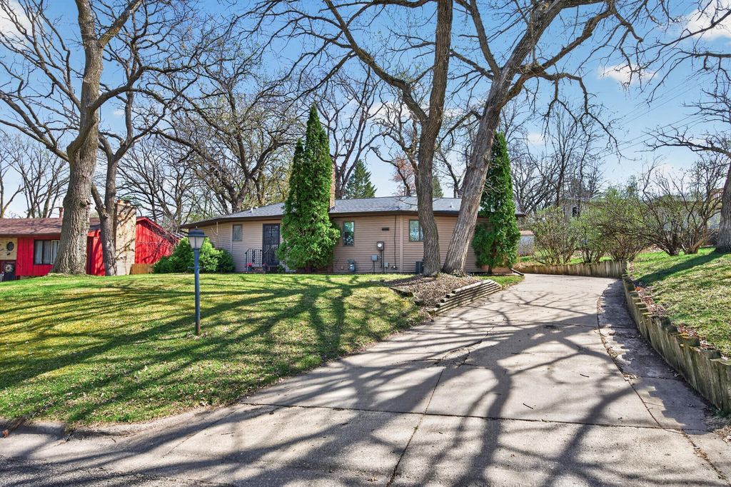 Photo of 6109 27th Street N, Oakdale, MN 55128 (MLS # 7062093)