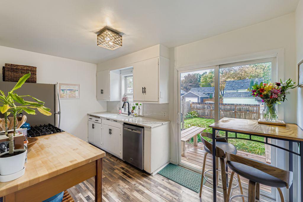 2744 Dakota Avenue S