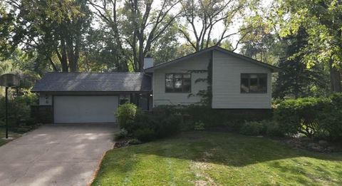 440 S River Hills Road River Falls WI 54022