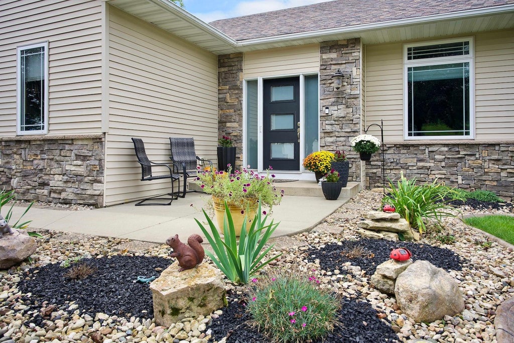 Photo of 1981 29th Street SE, Rochester, MN 55904 (MLS # 7148864)