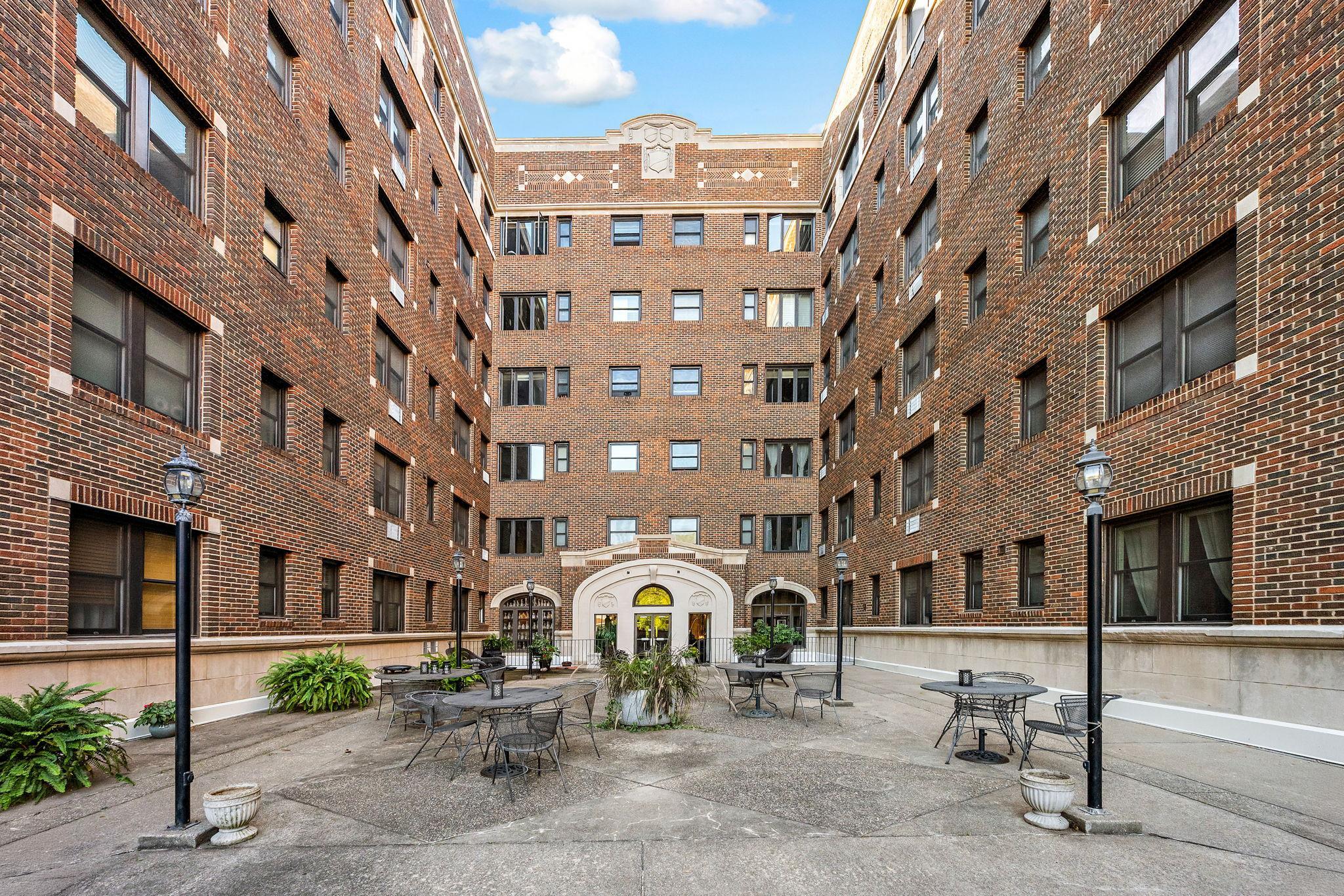 79 Western Avenue N 605