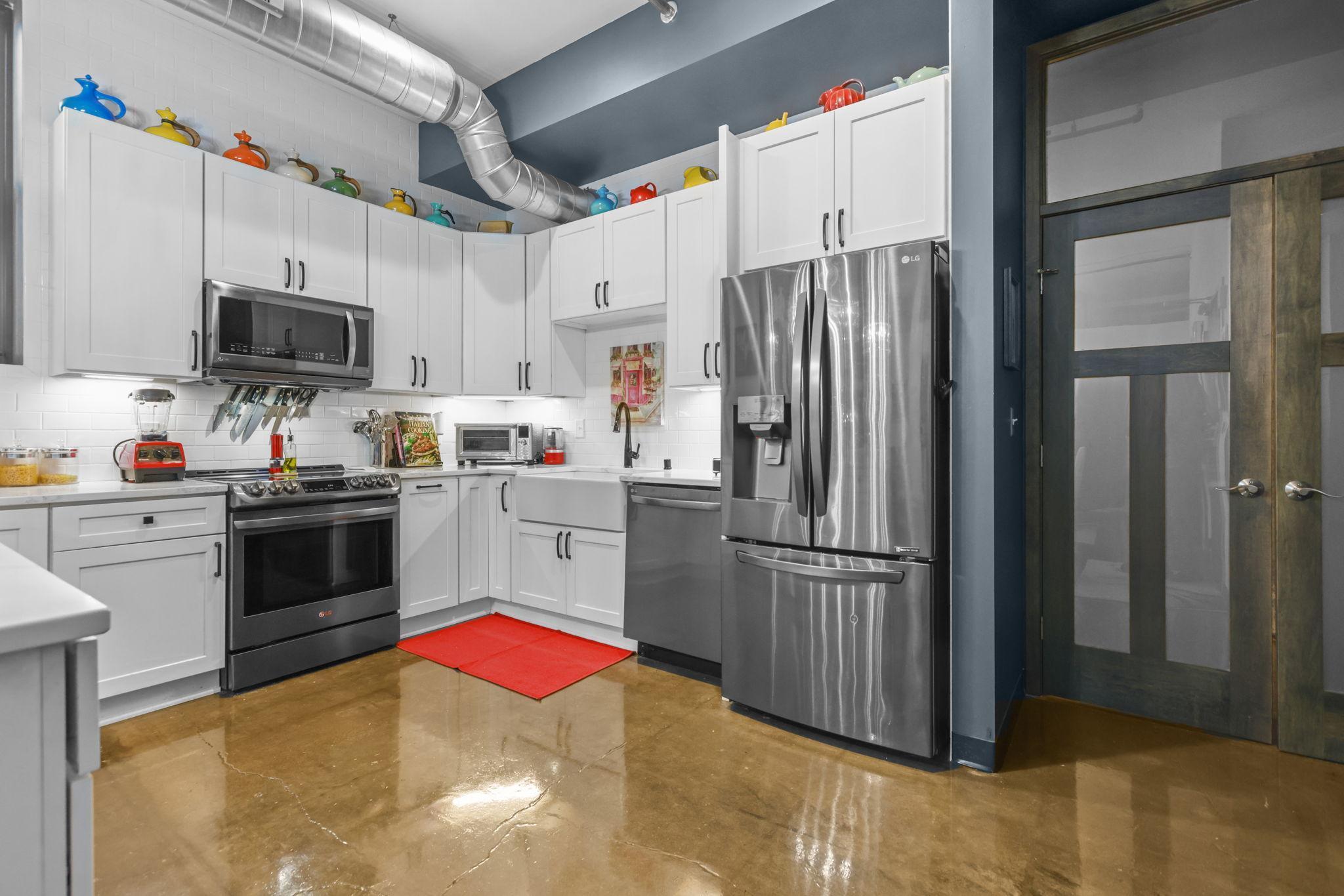 350 Saint Peter Street 512